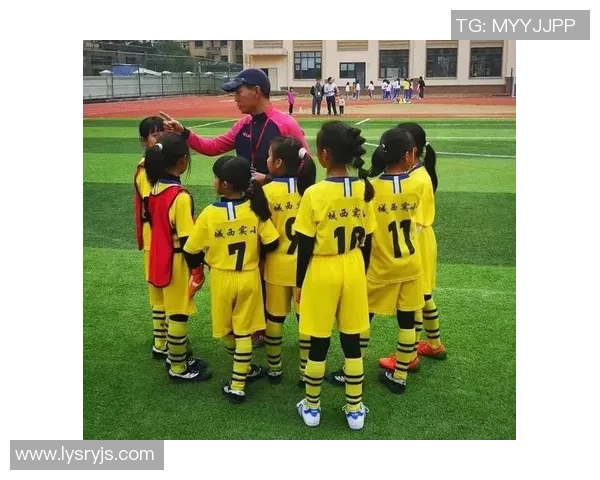 上海足球队的辉煌历程与总决赛背后的成长与奋斗故事