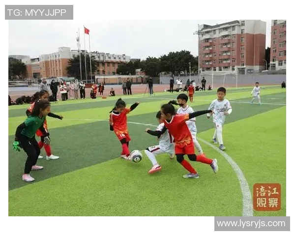 在绿茵场上绽放爱的光芒足球情侣写真记录甜蜜瞬间