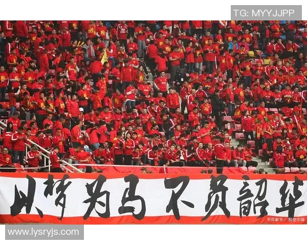 激情四溢的足球赛加油牌设计与创意分享让我们共同为球队呐喊助威 激情四溢的足球赛加油牌设计与创意分享让我们共同为球队呐喊助威