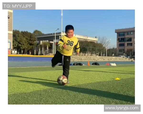 足球人小白的成长之路与梦想追逐的精彩瞬间