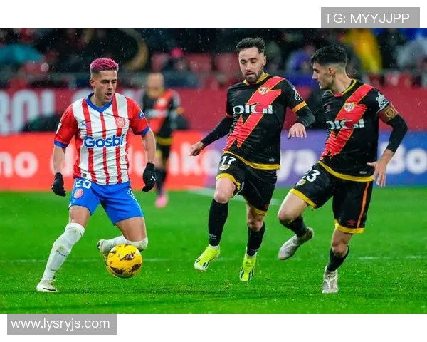 足球本球的魅力与技术解析如何在比赛中提升个人与团队的表现