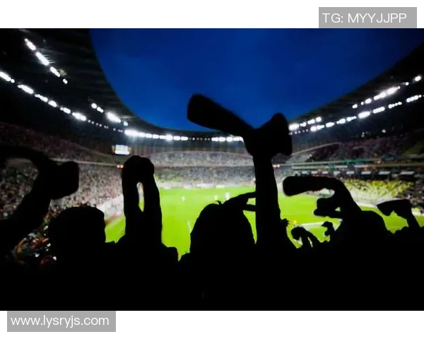 难忘的足球赛之夜与激情四溢的球迷欢呼声 难忘的足球赛之夜与激情四溢的球迷欢呼声